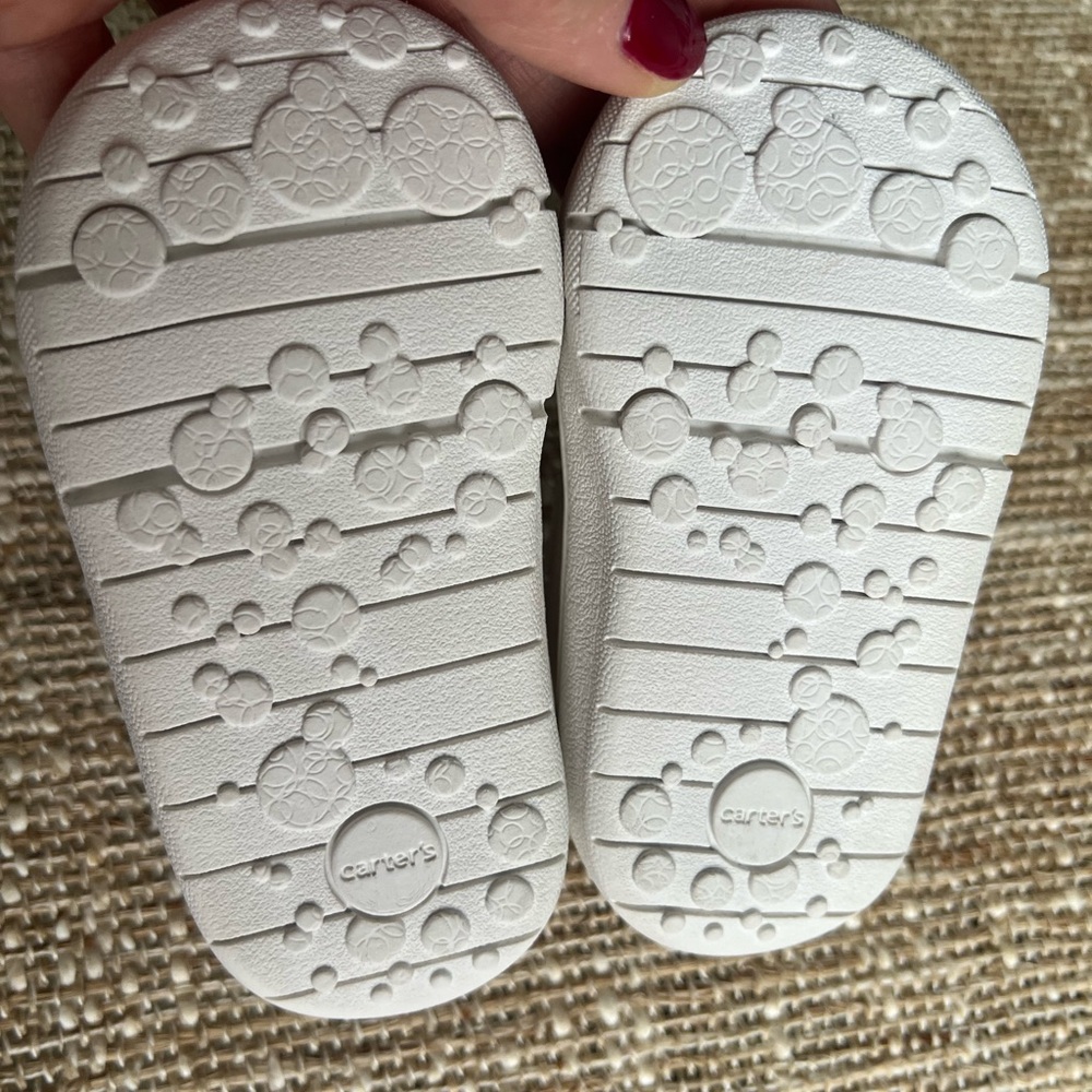 ⭐️Like-NEW!! Carter's White Baby Walker Shoes with Velcro⭐️ - Picture 4 of 7